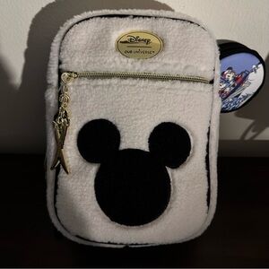 Disney Mickey and Minnie Mouse Ski Trip Our Universe Mini Crossbody Bag: NWT